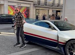 Gordon Ramsay visto en su nuevo Aston Martin Valiante de $3mm USD.