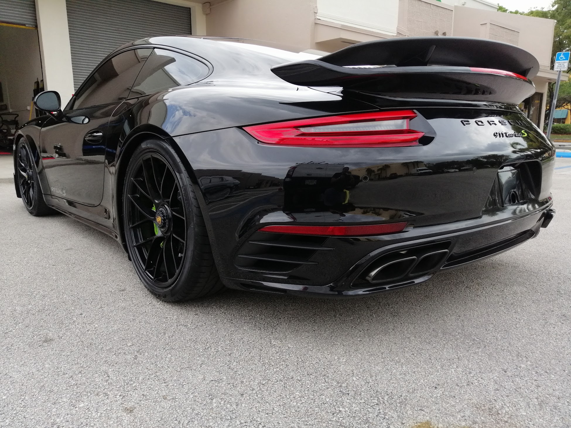 Remocion, correccion y remplazo de emblema PORSCHE 911 Turbo S